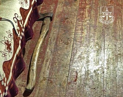 Полтавець вдарив свою матір сокирою під час сварки