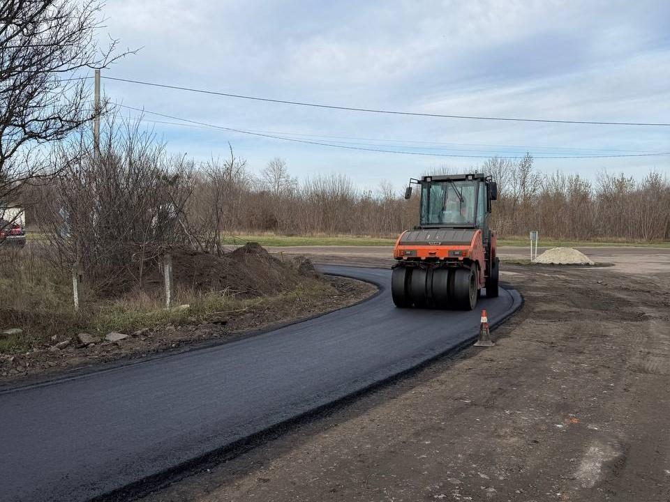 На Полтавщині оновили ще 38 тис. м² покриття місцевих доріг