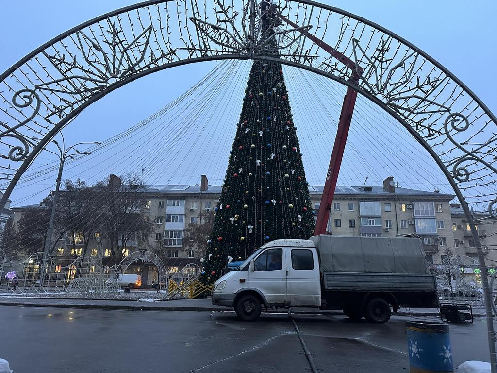 Святкове шатро головної ялинки у Полтаві планують відновити цього тижня