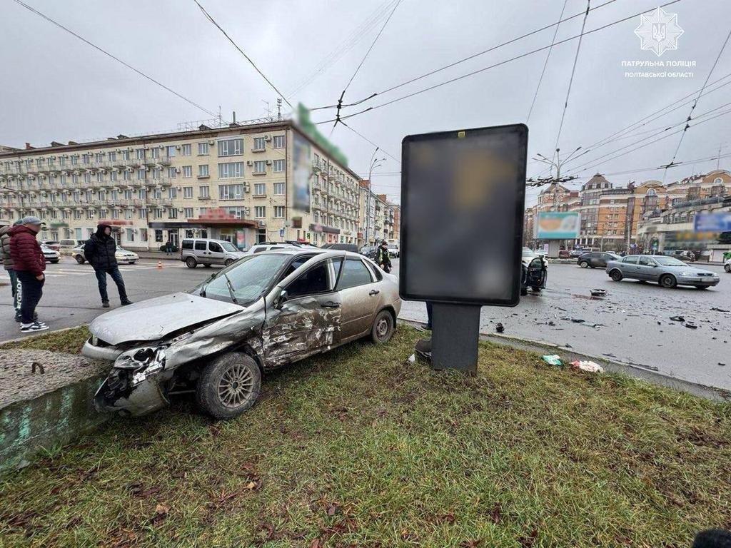 У центрі Полтави сталася ДТП через проїзд на червоне світло