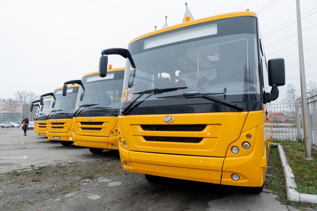 8 громад Полтавщини отримали нові шкільні автобуси
