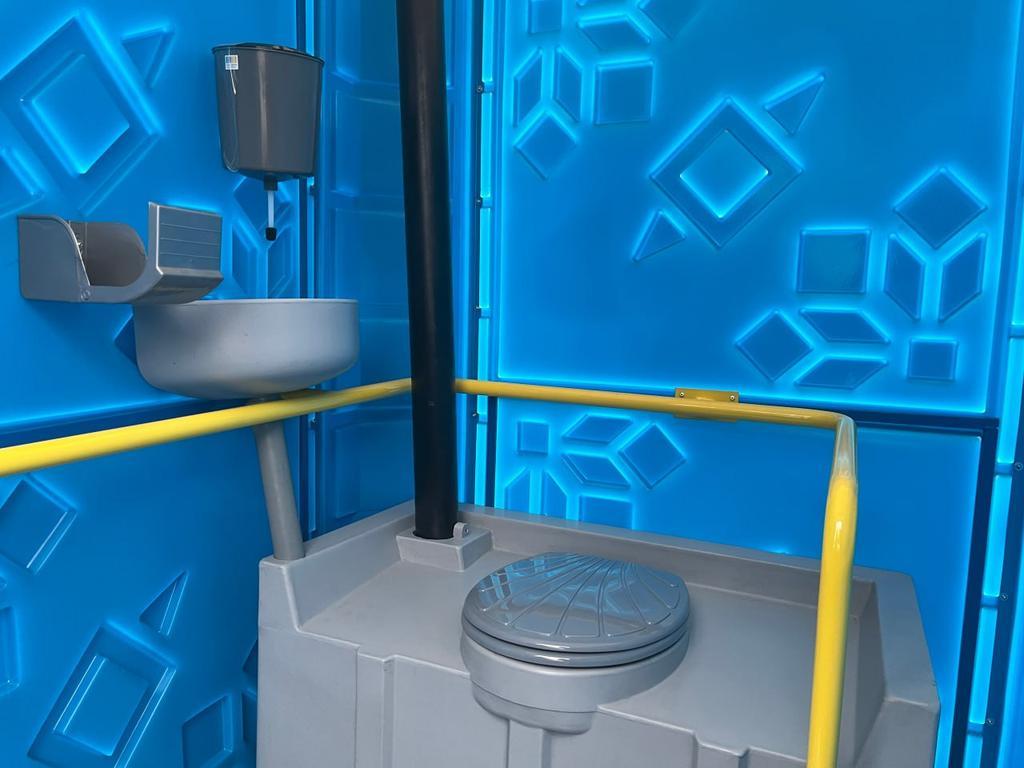 До Полтави надійшли 20 біотуалетів для «Пунктів Незламності»