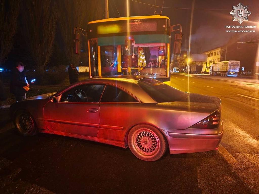 У Полтаві сталась ДТП за участі тролейбуса