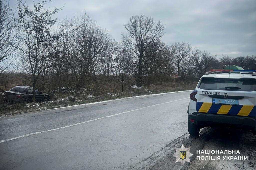 У Кременчуцькому районі на узбіччі виявили авто з тілом кермувальника