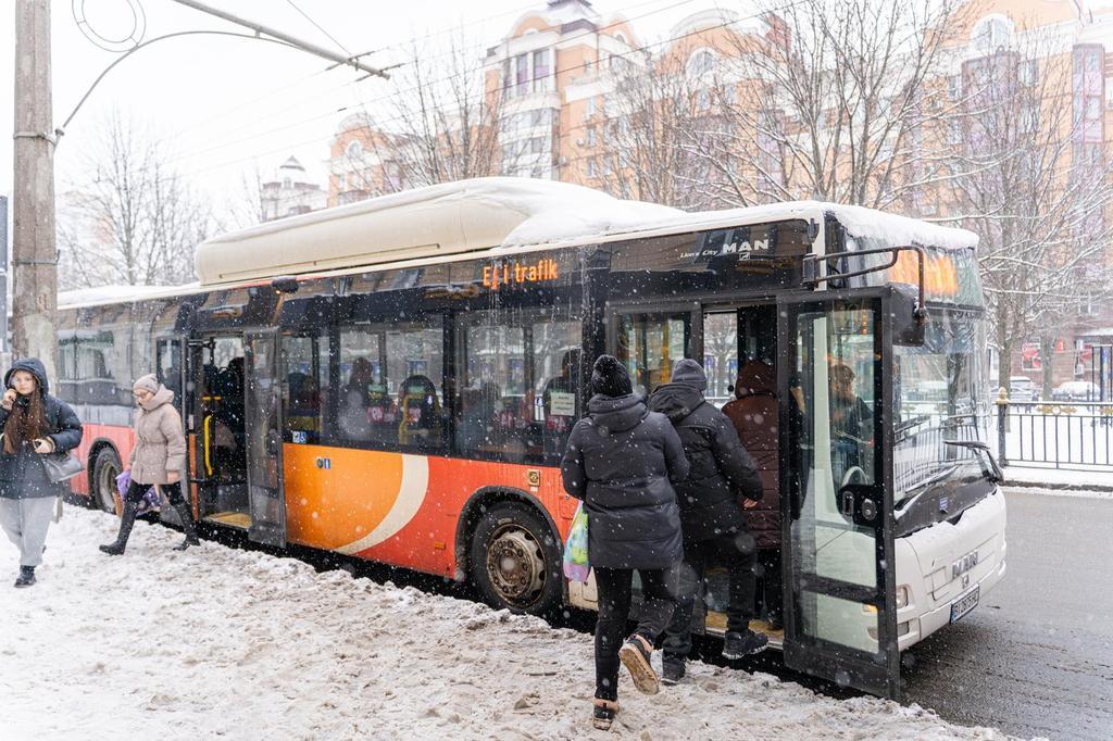 У Полтаві на маршрут вийшло шість великогабаритних автобусів