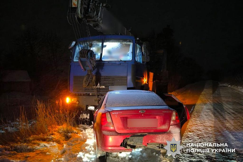 У Миргородському районі легковик протаранив вантажівку