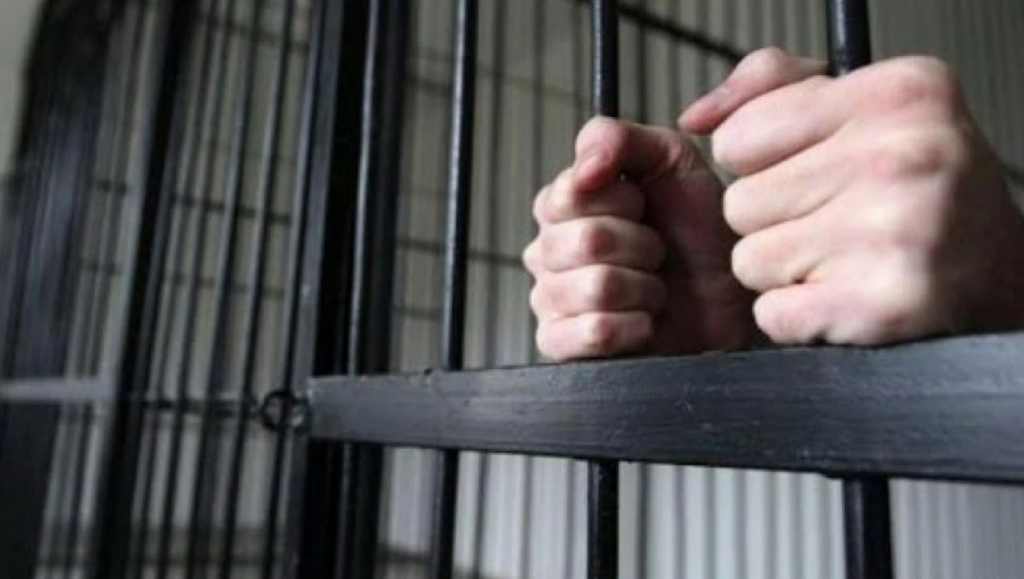 Чоловіка в Кременчуцькому районі підозрюють у зґвалтуванні 13-річної падчерки