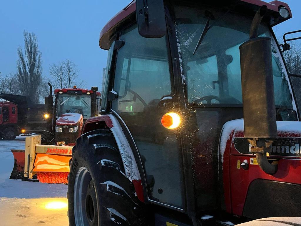 Через ожеледицю комунальна техніка у Полтаві працює у посиленому режимі