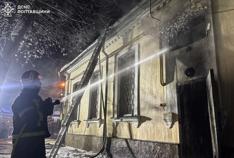У Шевченківському районі Полтави горіла будівля