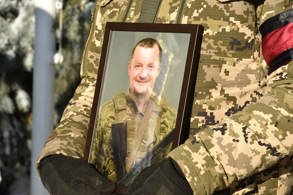 Пирятинська громада провела в останню дорогу військовослужбовця Вадима Романюка