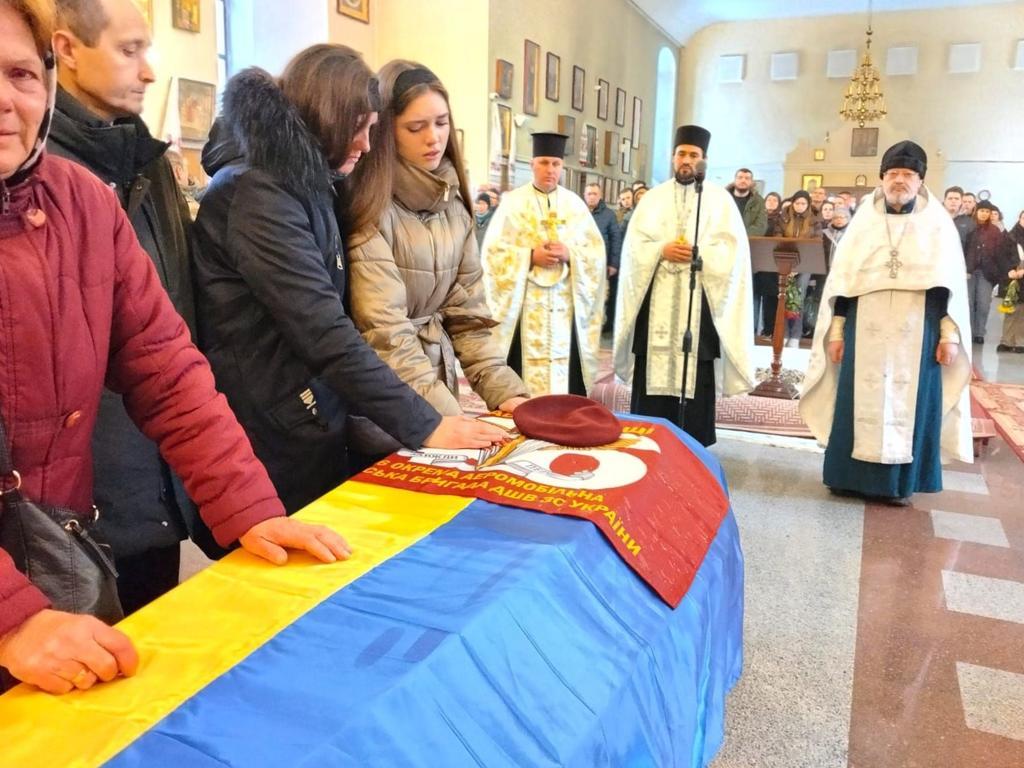 У Полтаві попрощались із трьома загиблими Героями