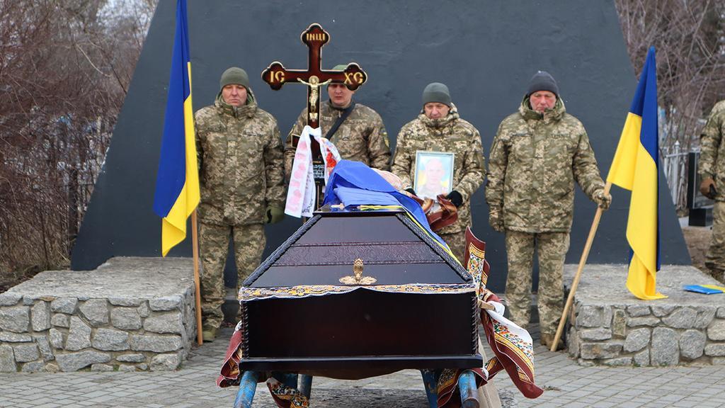 Кобеляцька громада провела в останню дорогу воїна Дмитра Гречаного 