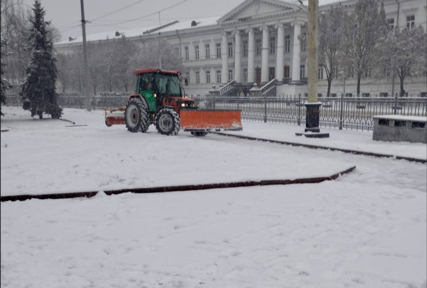 Снігопад у Полтаві: триває розчищення міста