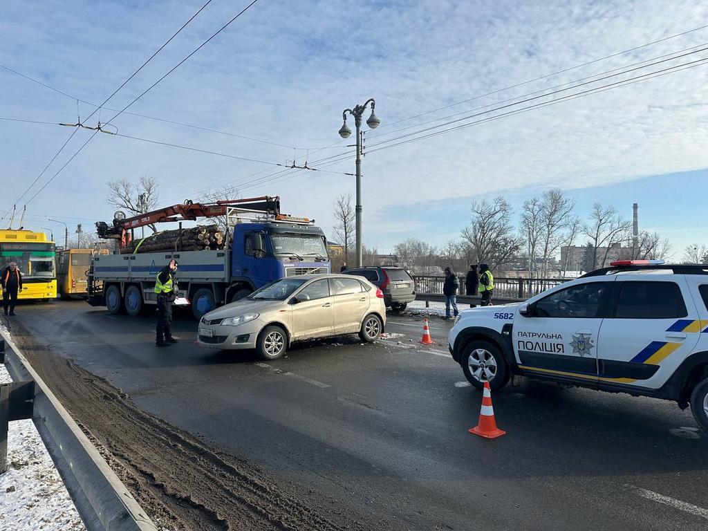 ДТП поблизу Південного вокзалу у Полтаві: рух транспорту ускладнений