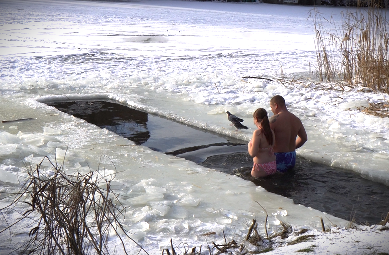Зимові купання на Ворсклі: чи святкують у Полтаві Водохреще 19 січня?