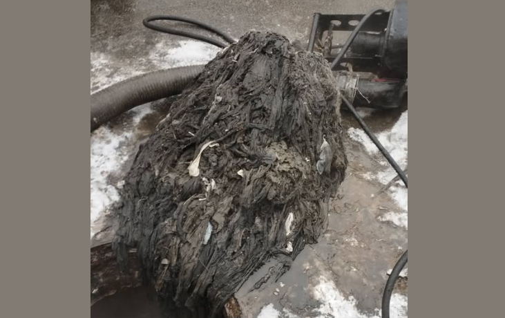 У Полтаві тиждень прочищають каналізацію через затор із вологих серветок