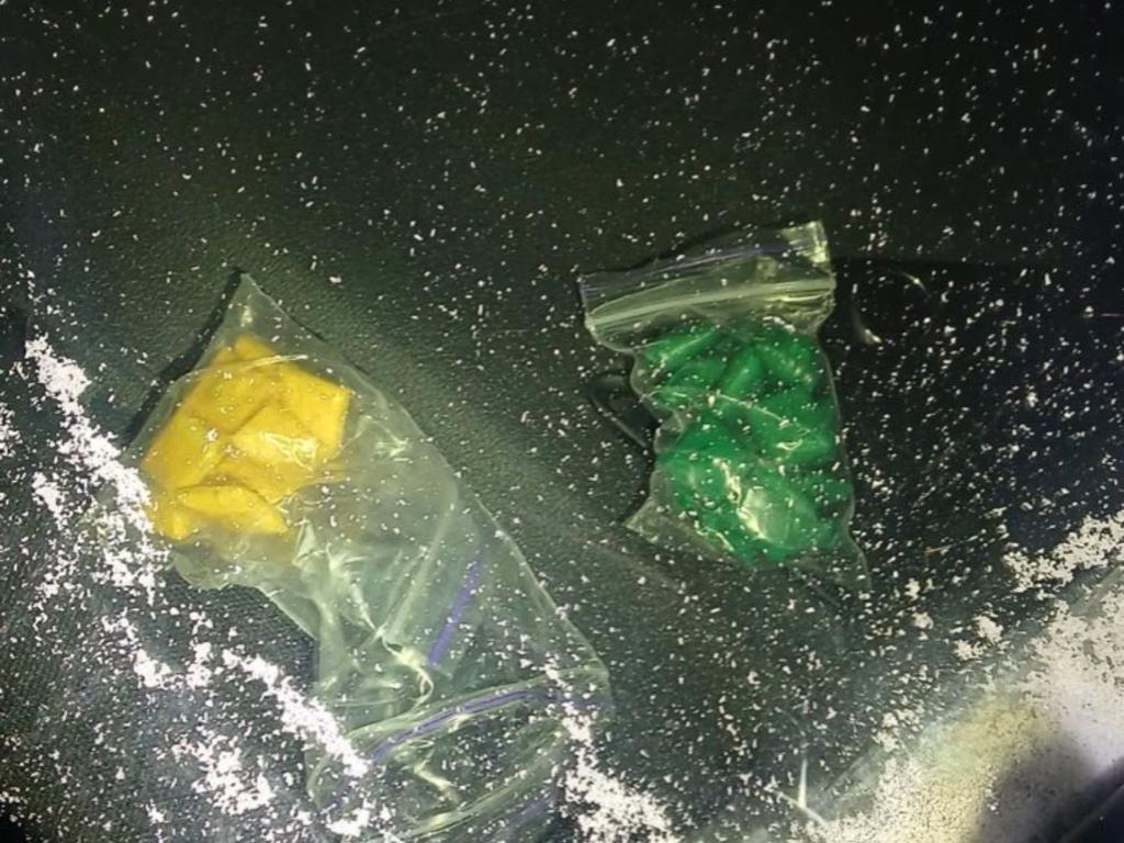 У Полтаві зупинили водія та виявили згортки з наркотиками