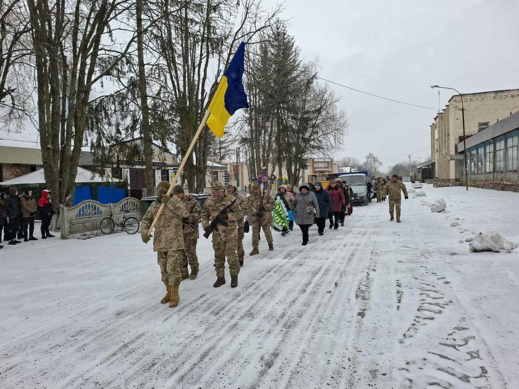 Лохвиччина попрощалася із двома захисниками