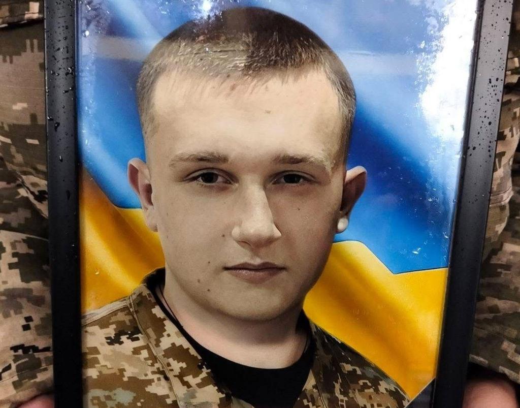 Назавжди 21: Полтавська громада попрощалась із загиблим захисником України