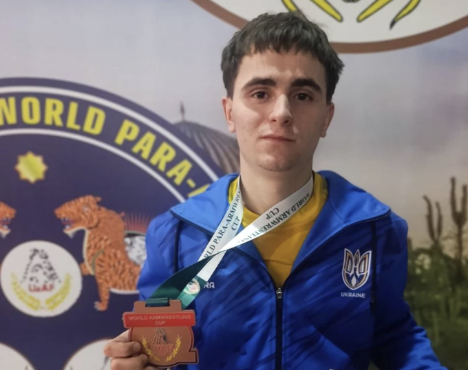Полтавські армрестлери здобули чотири медалі на Кубку світу