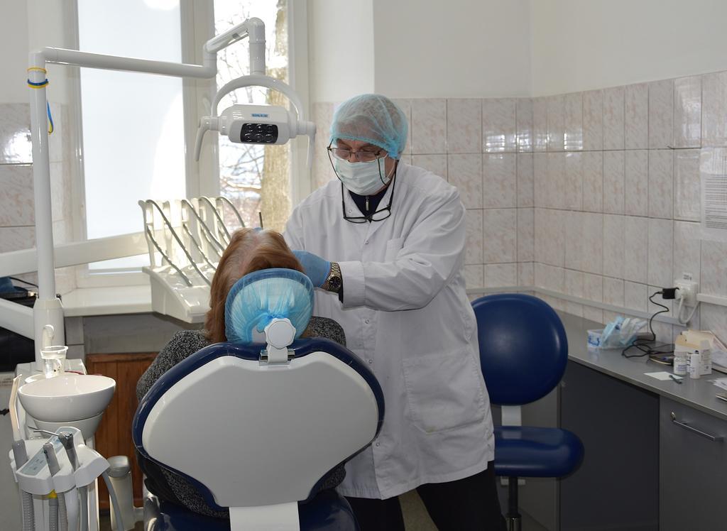 Хто може скористатись безкоштовно послугою зубопротезування на Полтавщині