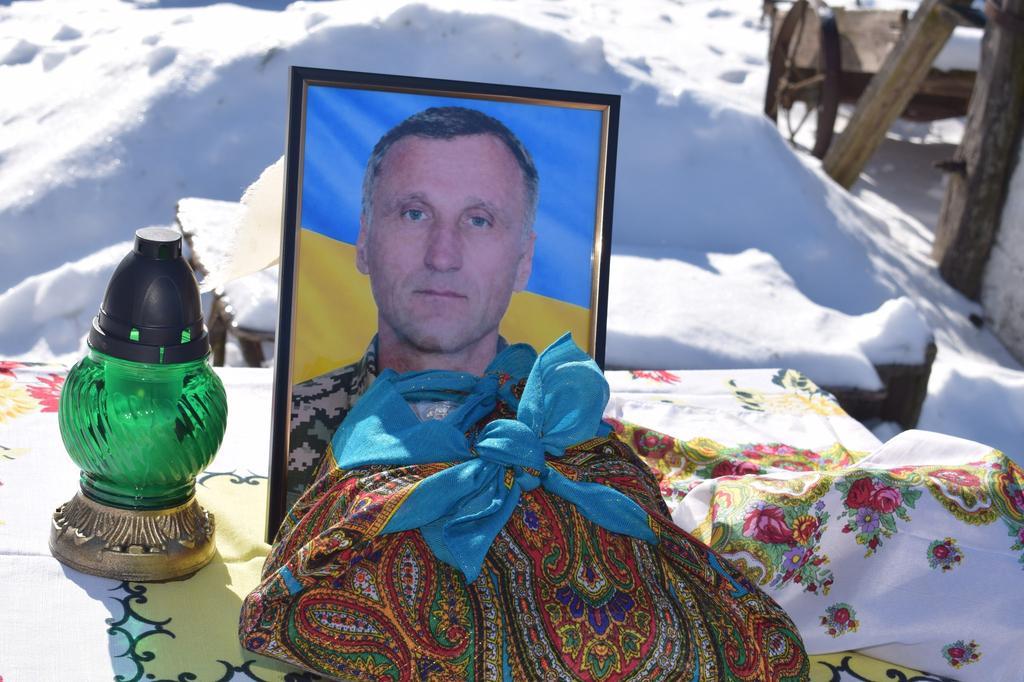 У Великій Багачці провели в останню путь військовослужбовця Віталія Дудника