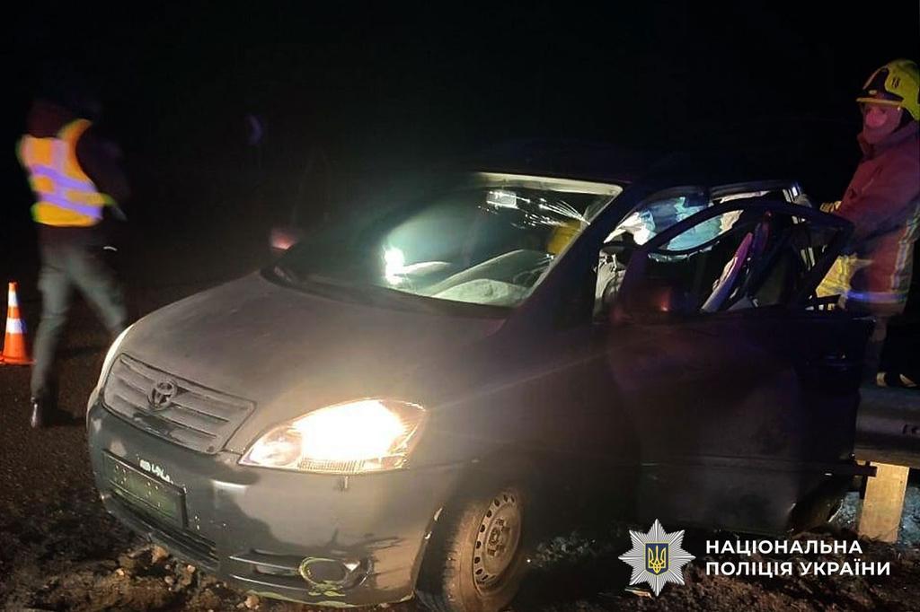 На Полтавщині автомобіль зіткнувся з металевим відбійником: водій загинув