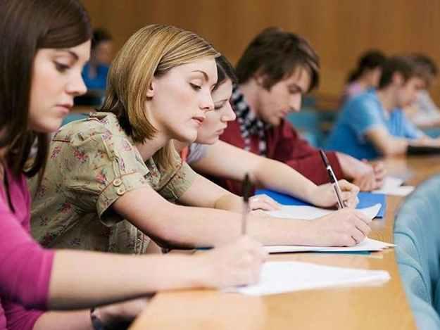 Вступникам дозволили подавати паперові заяви