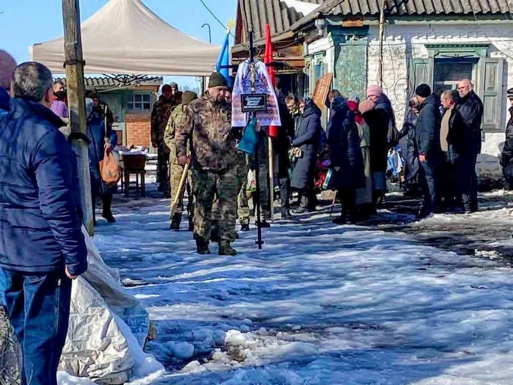 Миргородська громада провела в останню путь воїна Олександра Ярмоленка