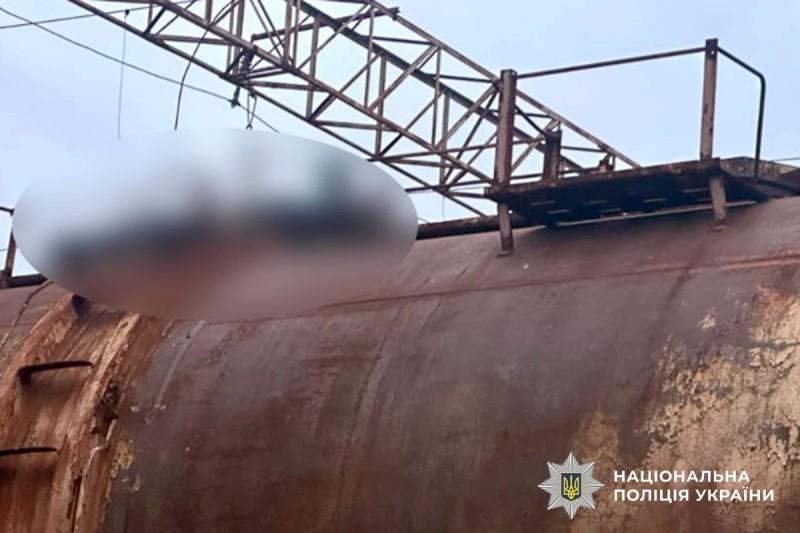 Поліція Полтавщини розслідує загибель підлітка ураженого струмом на даху поїзда