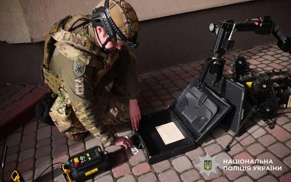 У Полтаві поліція перевірила підозрілу валізу в центрі міста: вибухівки не виявлено