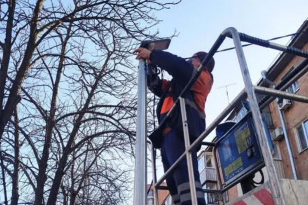 «Міськсвітло» відновило освітлення по вулиці Старий Поділ