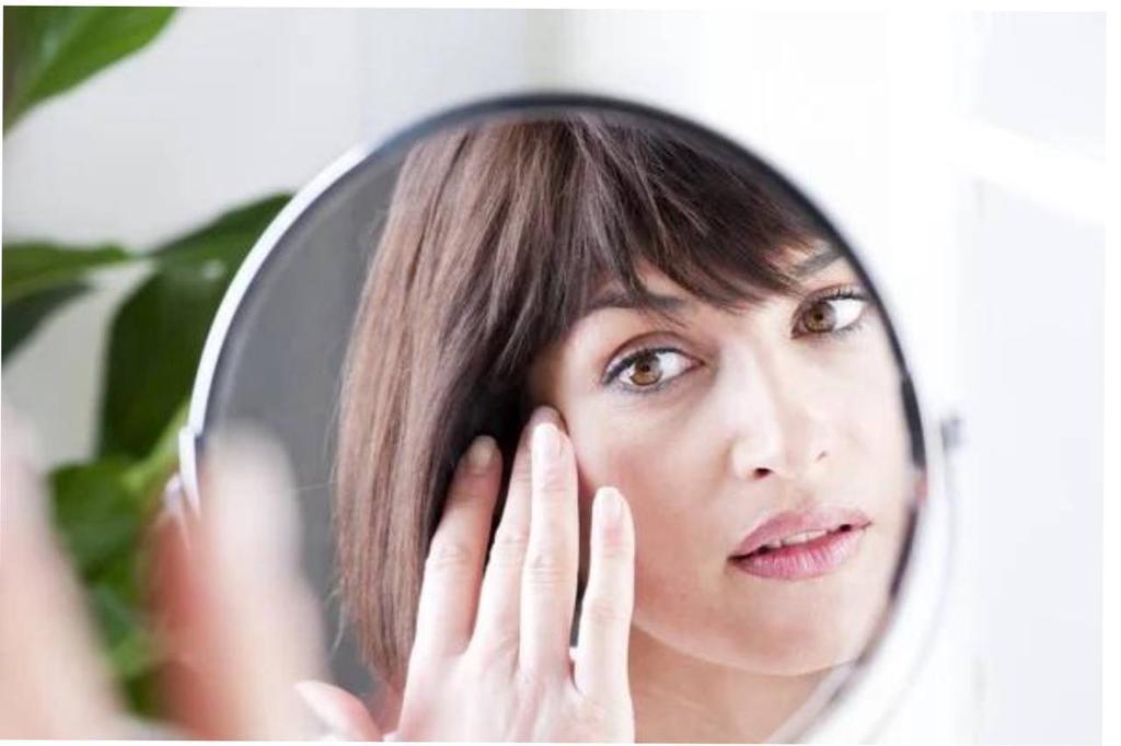 Пігментні плями: чому вони з’являються та як повернути шкірі рівний тон