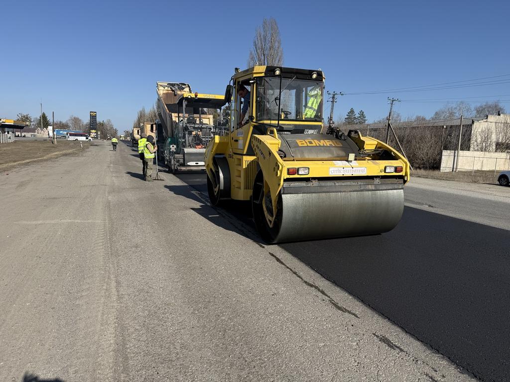 На Полтавщині оновлюють дорожнє покриття на трасі Київ — Харків