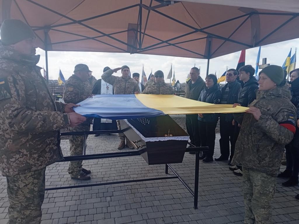 Миргородська громада провела в останню путь двох земляків-захисників України