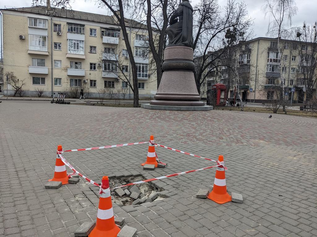 У Полтаві біля пам’ятника Мезепі утворилось провалля: що кажуть у міськраді