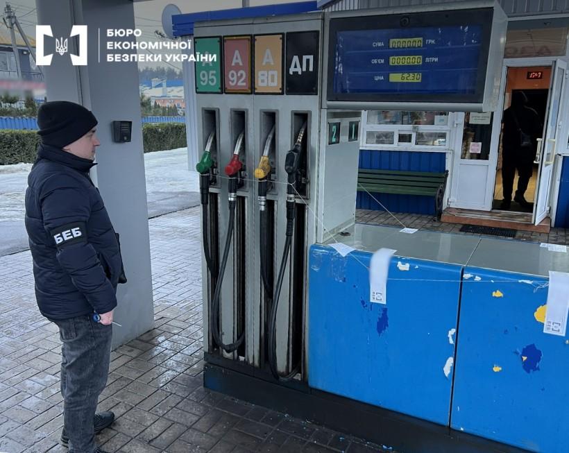 Незаконний продаж пального: на Полтавщині припинили роботу підпільної АЗС