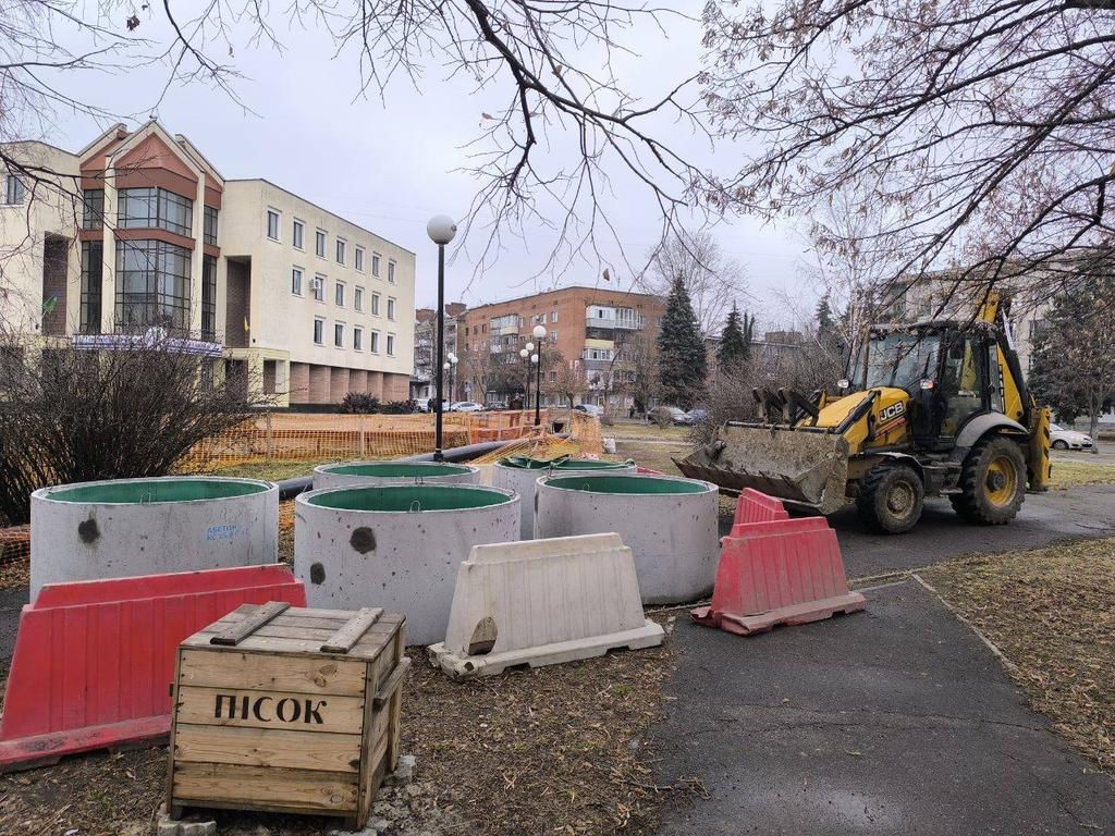 По вулиці Старий Поділ у Полтаві реконструюють аварійний колектор