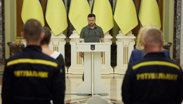 Президент нагородив двох рятувальників з Полтавщини