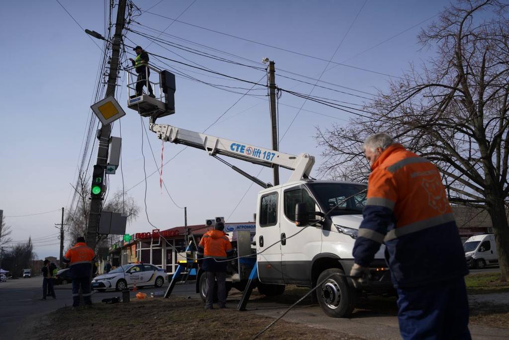 Комунальники у Полтаві ліквідовують наслідки нічної атаки