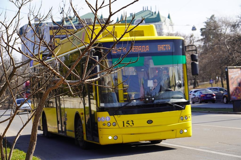 У Полтаві на поминальні дні запустять додатковий транспорт до кладовищ