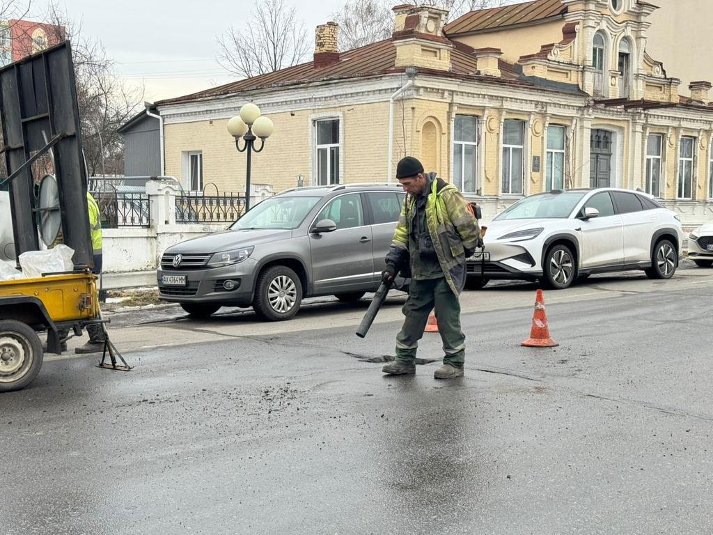 У Полтаві завершують ремонти доріг методом холодного асфальтування