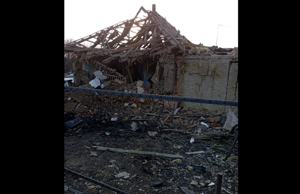Російська атака зруйнувала будинок вчителя з Миргорода: оголошено збір допомоги