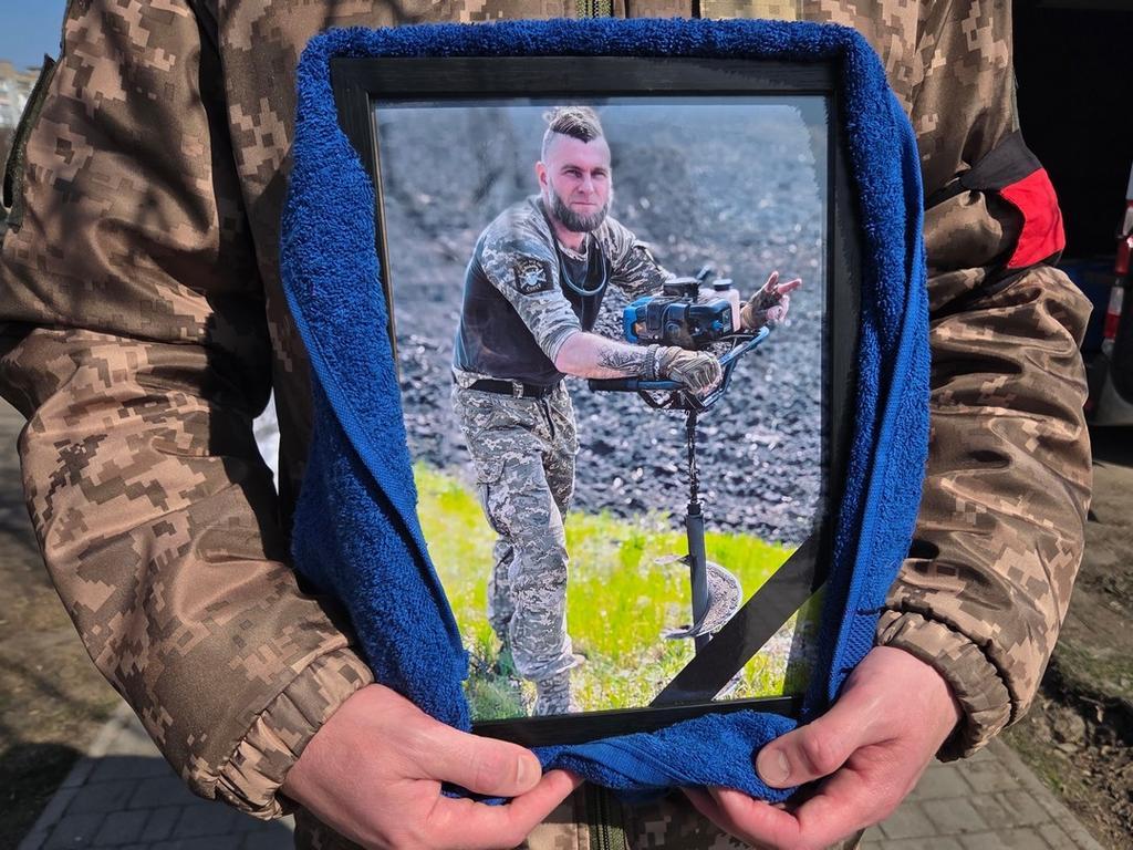 У Миргородській громаді провели в останню путь Воїна – старшого сержанта Павла Лютого 