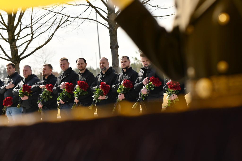 Віталій Дяківнич долучився до вшанування невідомих захисників і захисниць на Національному військовому меморіальному кладовищі