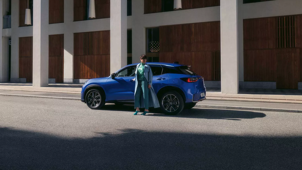 Lexus LBX: компактний кросовер, який відкриває нову сторінку в історії бренду