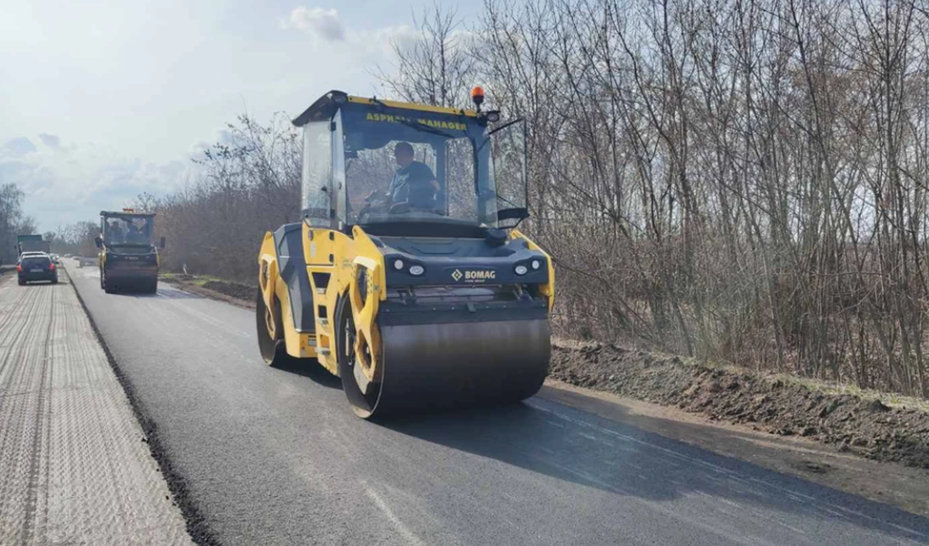 На Полтавщині триває ремонт автошляхів: які дороги вже оновили