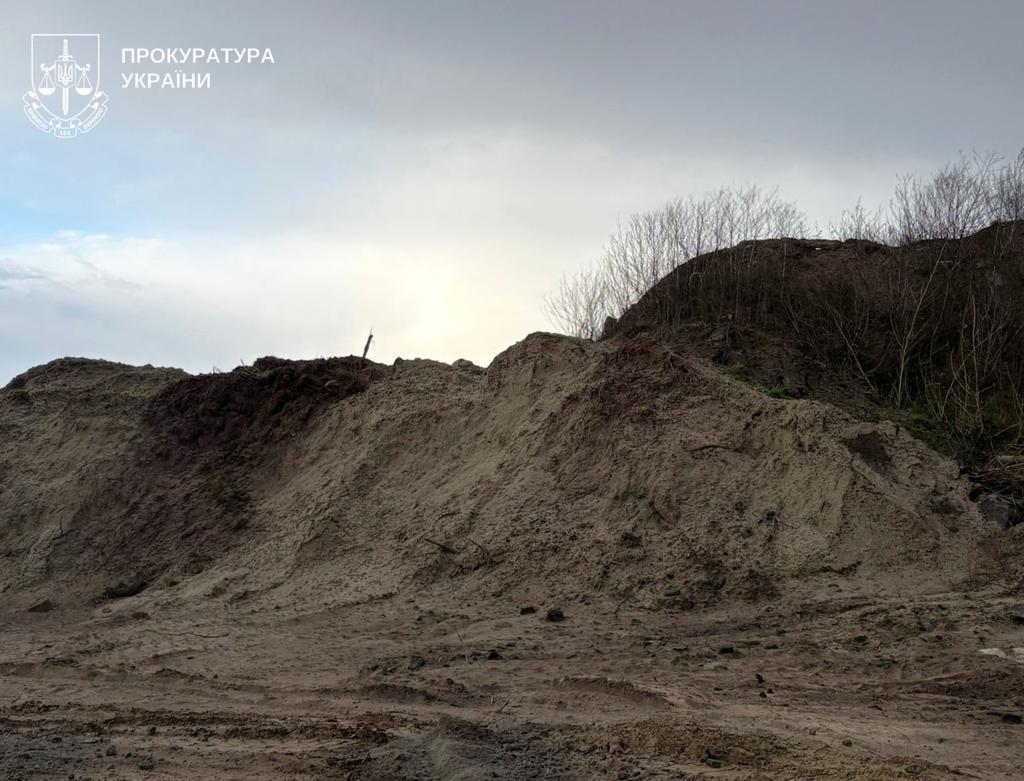 На Полтавщині судитимуть жінку за незаконний видобуток піску на 10 млн грн