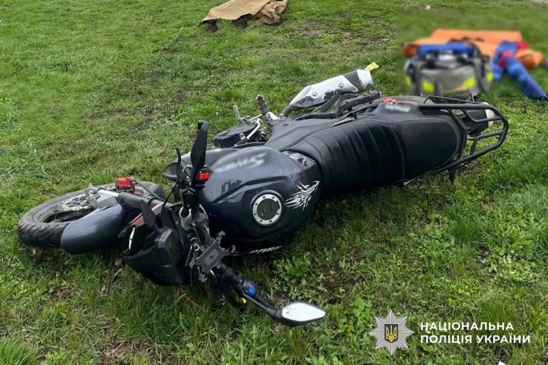 У Шишаках неповнолітній мотоцикліст зіткнувся з легковиком