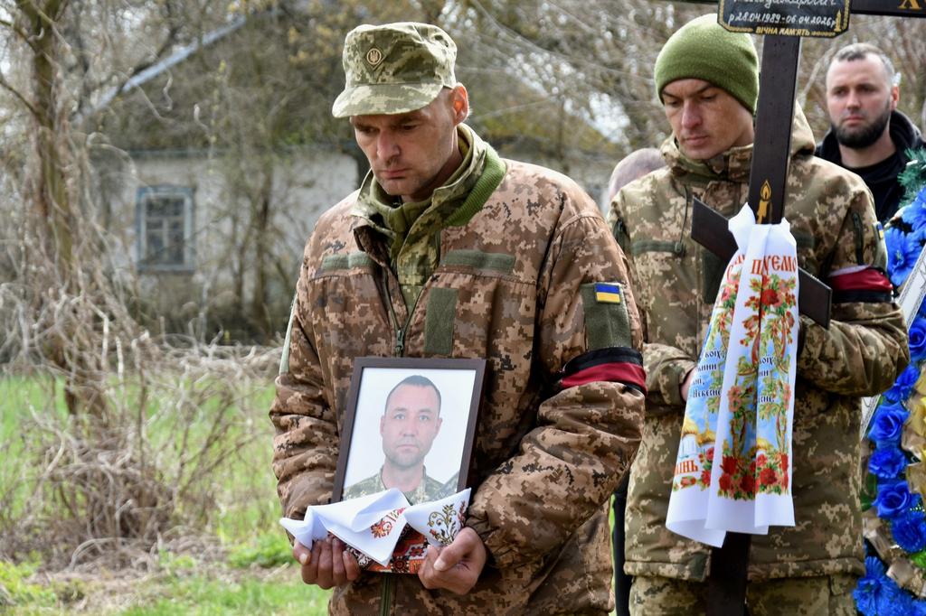 Пирятинщина провела в останню дорогу Захисника Максима Ковалівського